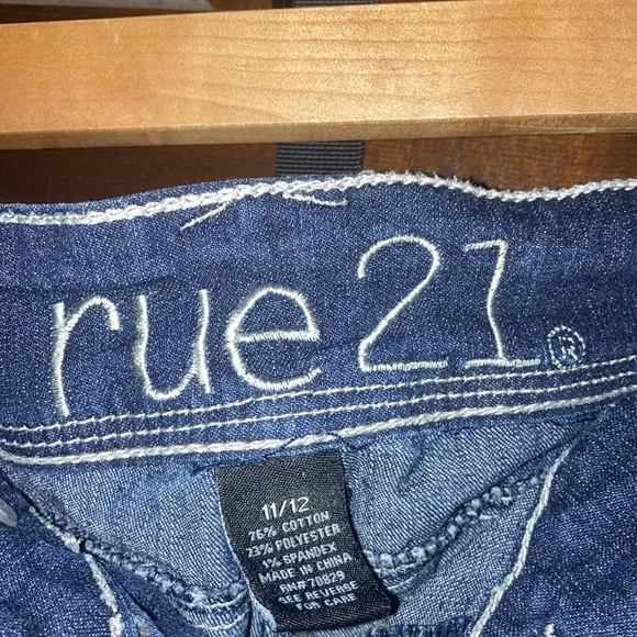 Rue21 Blue Cropped Jeans with Distressed Details - Picture 3 of 10